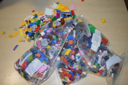 *Quantity of Mixed Lego Pieces