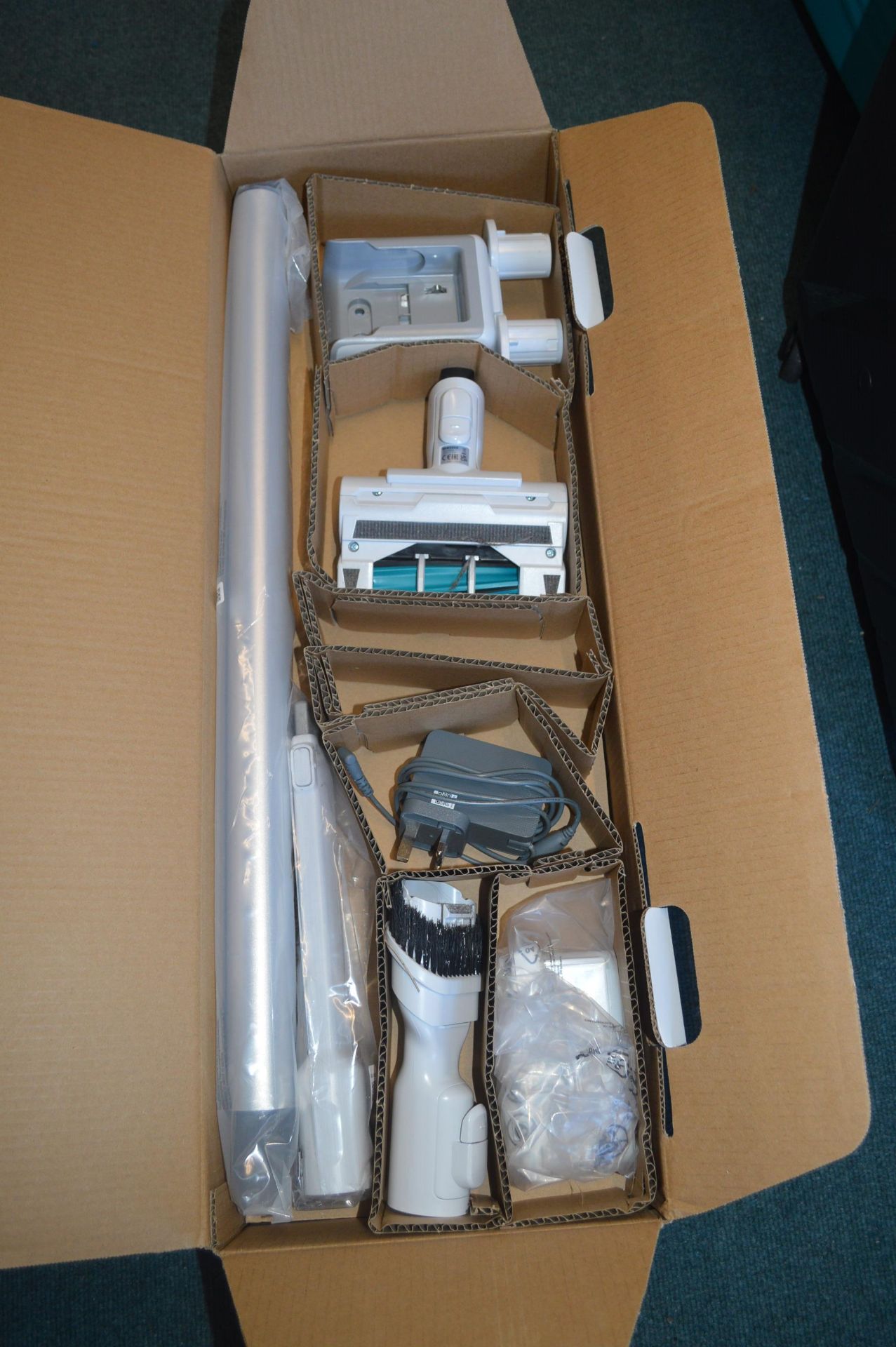 *Samsung Jet 70 Cordless Stick Vacuum Cleaner - Image 2 of 2