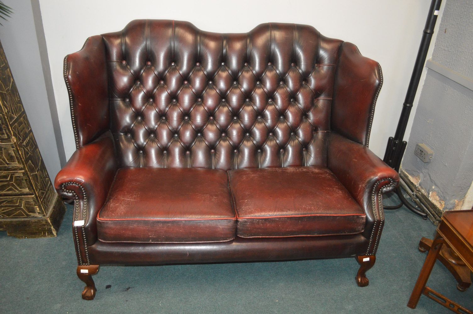 8560 - Antique & Modern Household Furniture and Furnishings, and New & Returned Merchandise