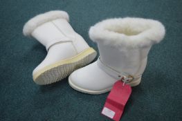 Pair of Ladies New White Fur Lined Boots Size: 6