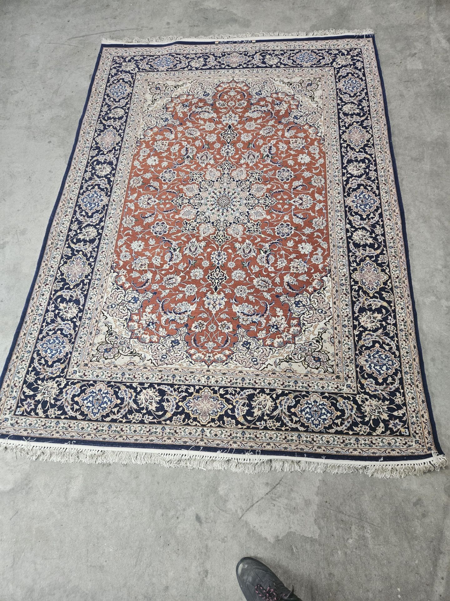 * Persian Isfahan - 100% new wool, made in Iran (Islamic Rep) - 2.28m x 1.6m - Image 2 of 5