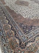 * Stunning Iranian rug - 1.93m x 2.78m