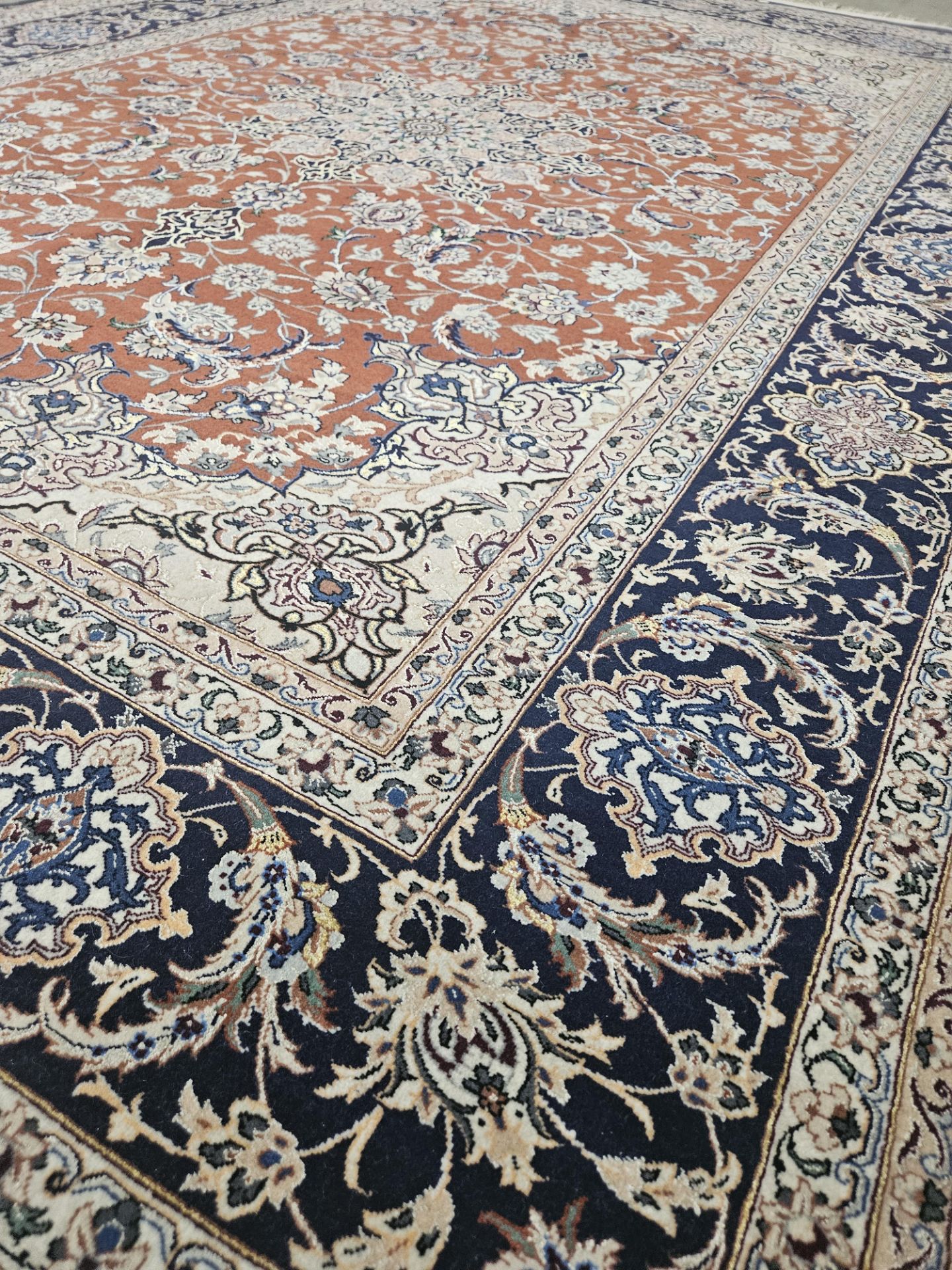 * Persian Isfahan - 100% new wool, made in Iran (Islamic Rep) - 2.28m x 1.6m