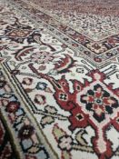* Stunning Iranian rug - 2.6m x 3.1m