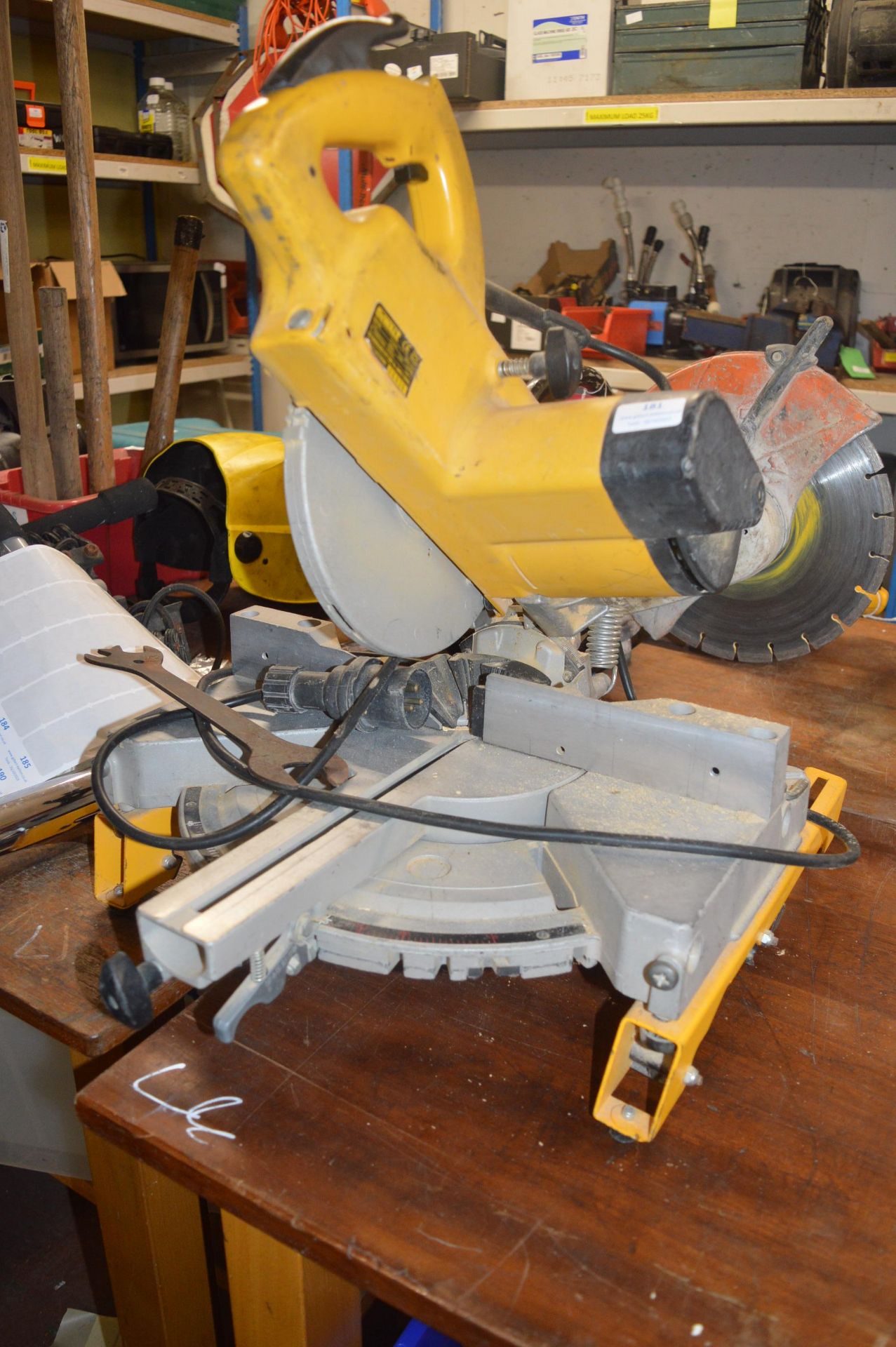 Dewalt DW700 Compound Mitre Saw