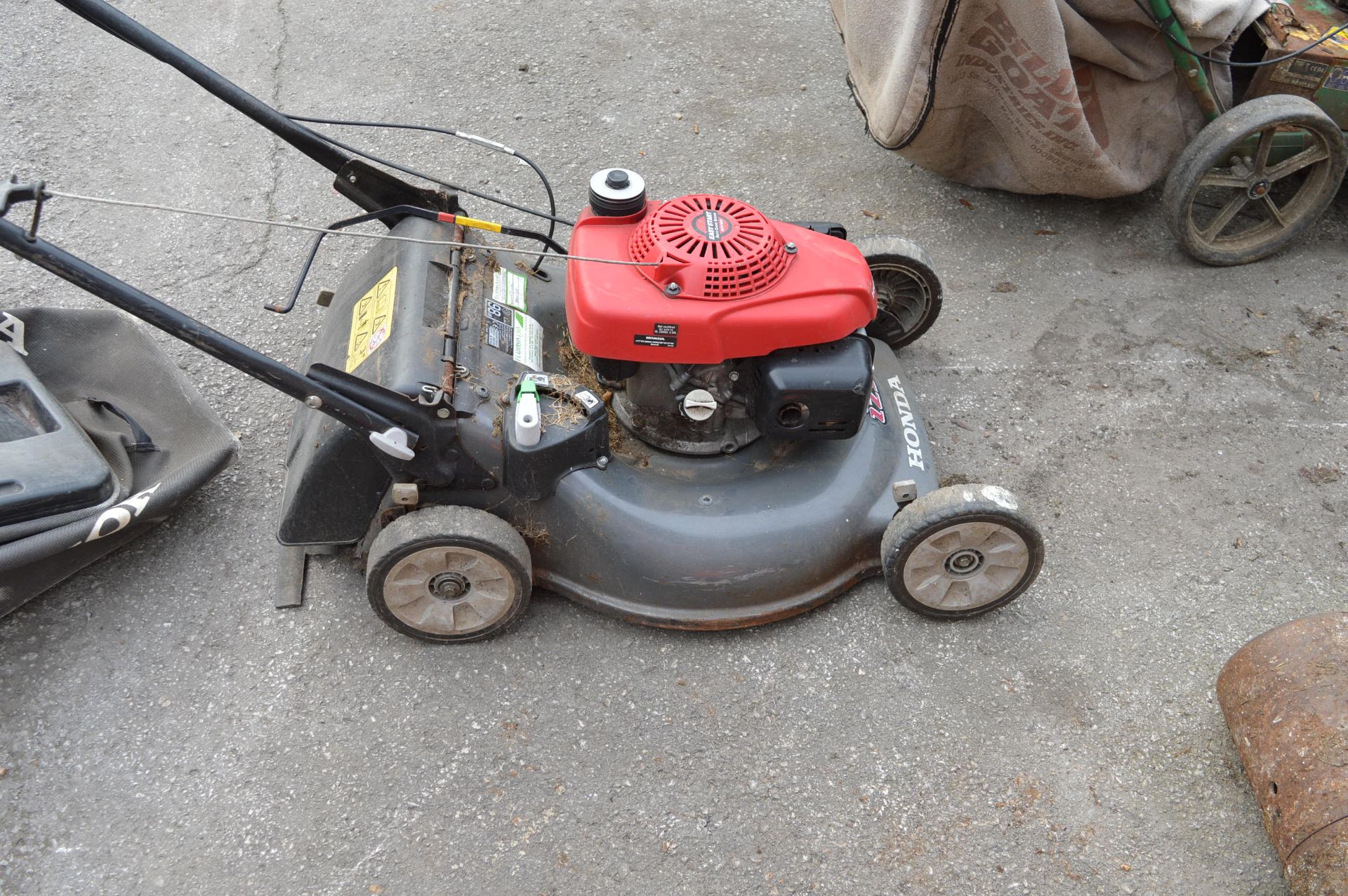 Honda Smart Drive Petrol Lawnmower - Image 2 of 3