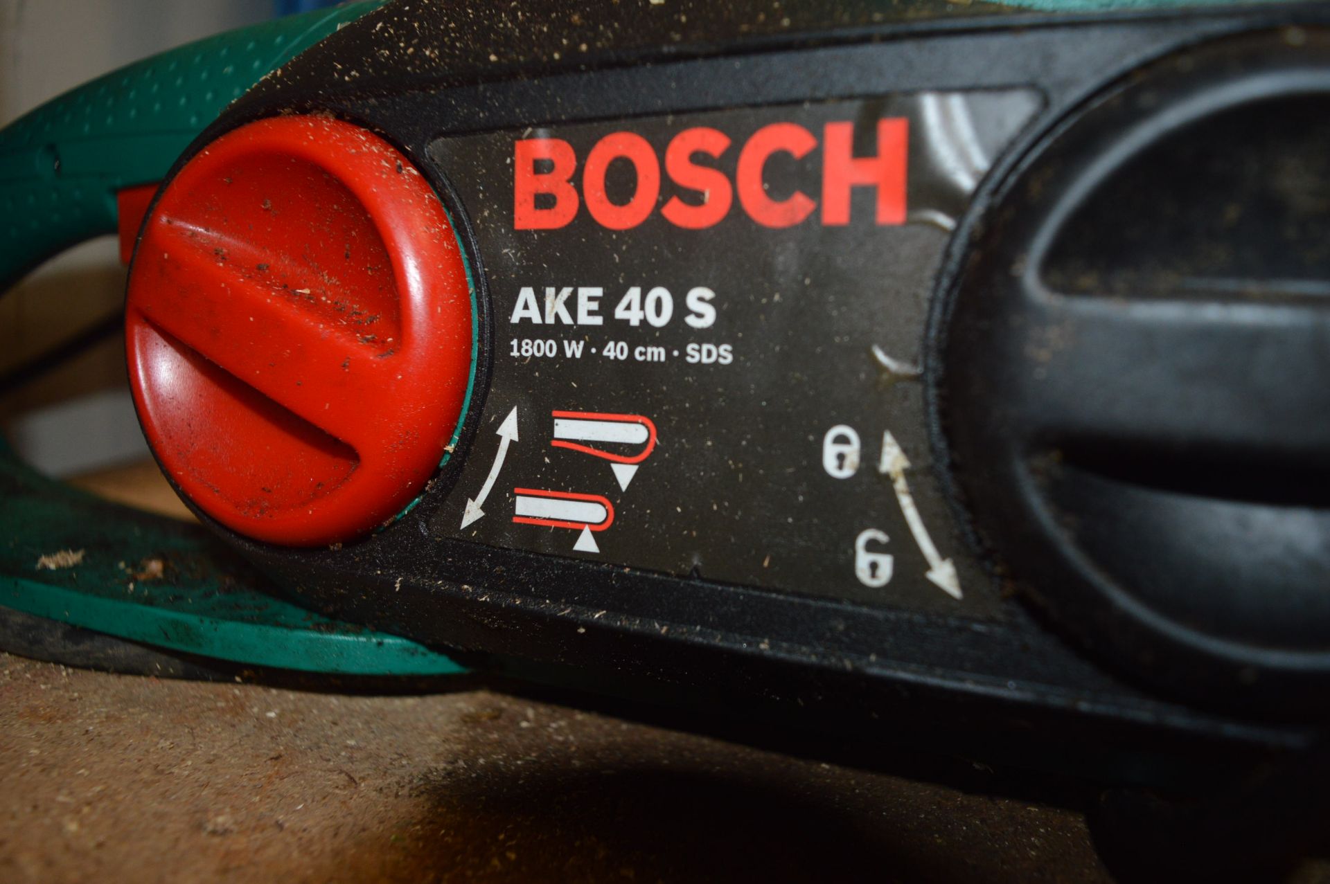 Bosch AKE40S Chainsaw - Image 2 of 2
