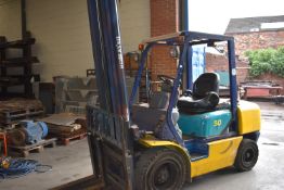*Komatsu Forklift Model FD30T 14, YoM 2004, ~3m Mast, 4804 Hours (collection by appointment)