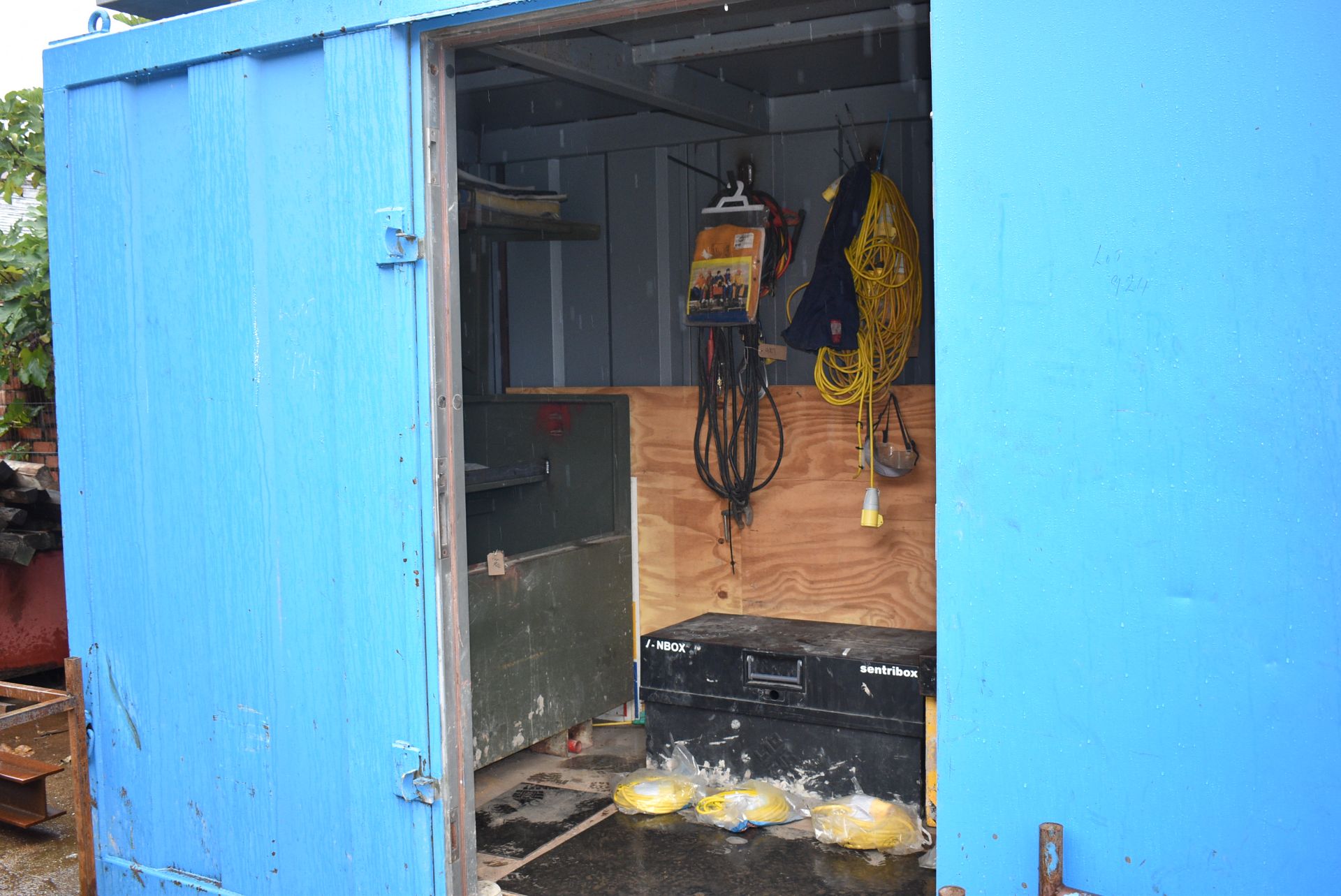 *Steel Site Security Cabin with Lifting Eyes, Forklift Tine Slots, and Single Side Door 12ft x 6ft - Image 3 of 4