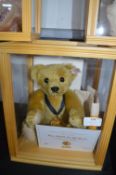 Steiff Bear of the Year 2010 No. 0882 with Display