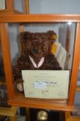 Steiff Bear of the Year 2005 No. 0628 with Display