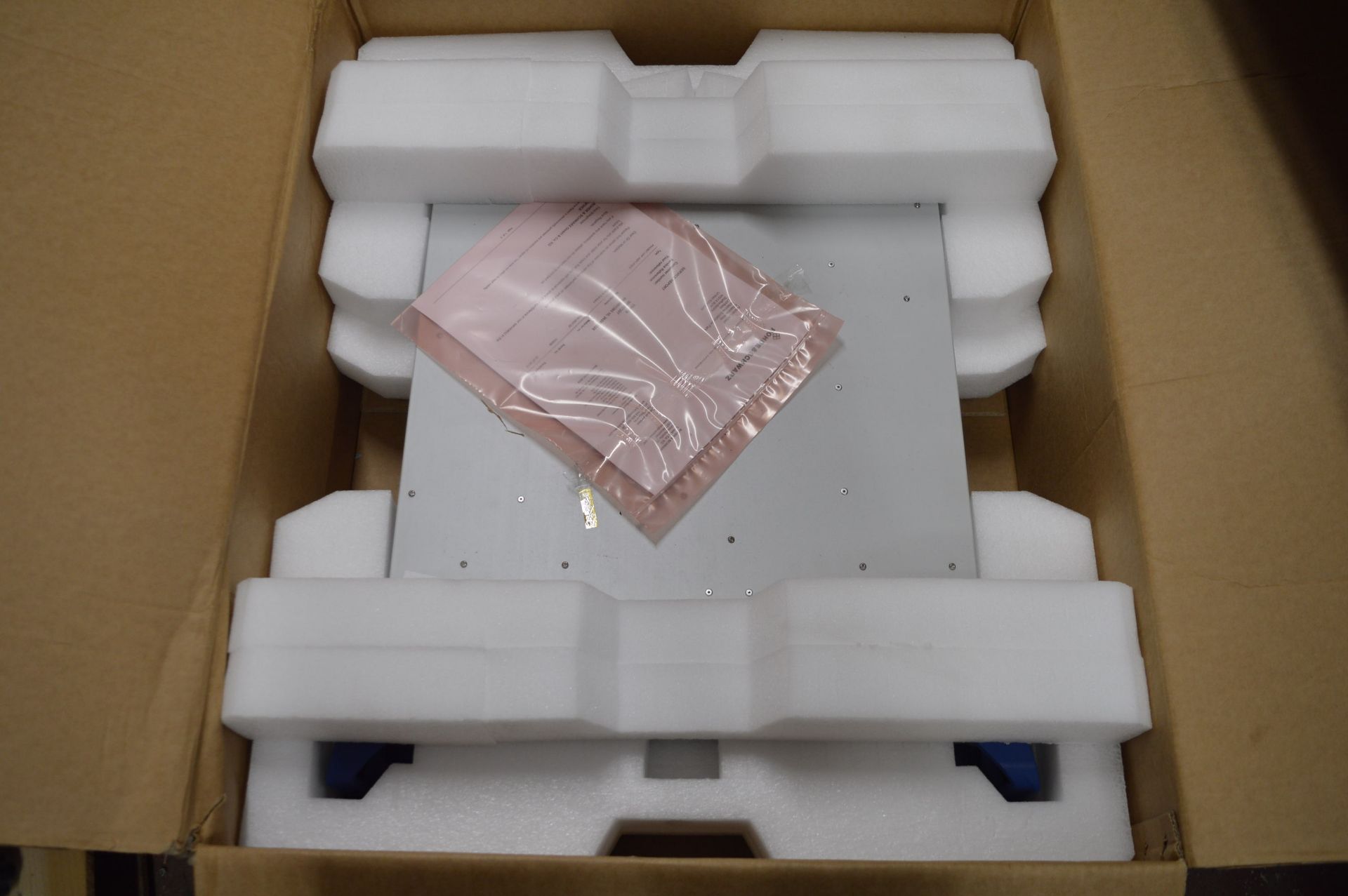 * Rohde & Schwarz PHU901 UHF amplifier (boxed & unused) (2017) - Image 2 of 2