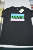 *Levi's T-Shirt Size: M