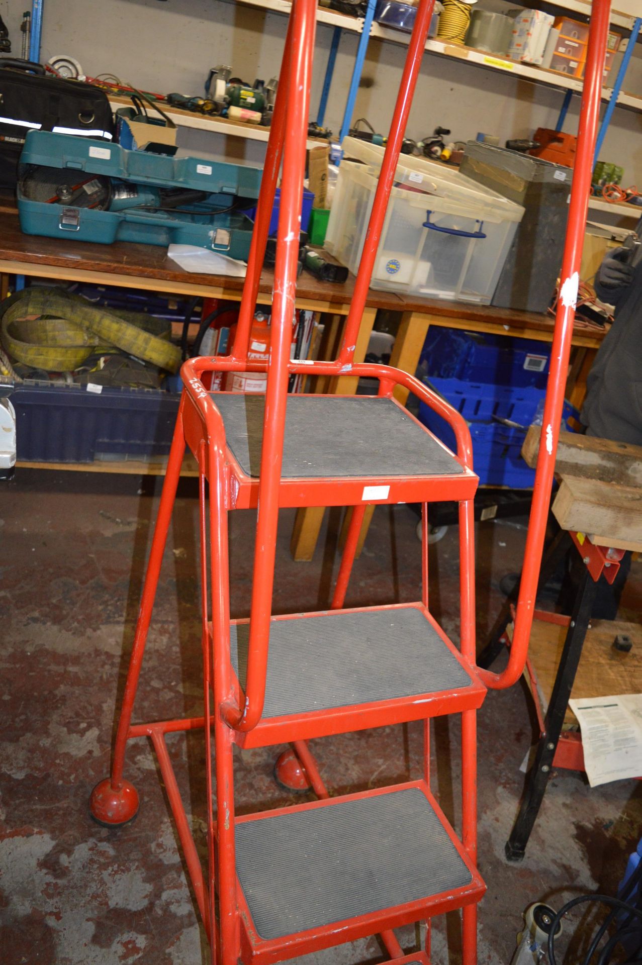 *Four Tread Platform Ladder - Image 2 of 2