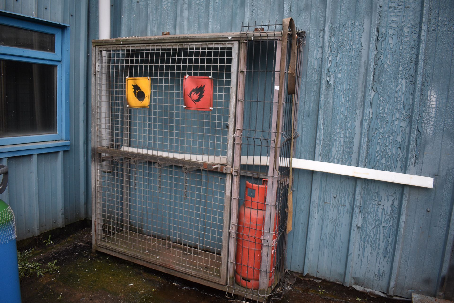 *Gas Bottle Storage Cage (Bottles not included)