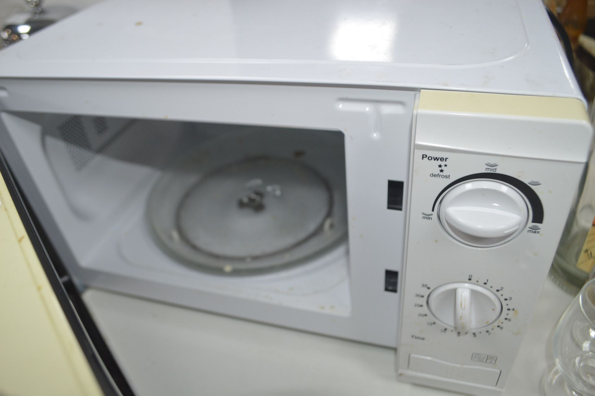 Tesco Microwave Oven - Image 2 of 2