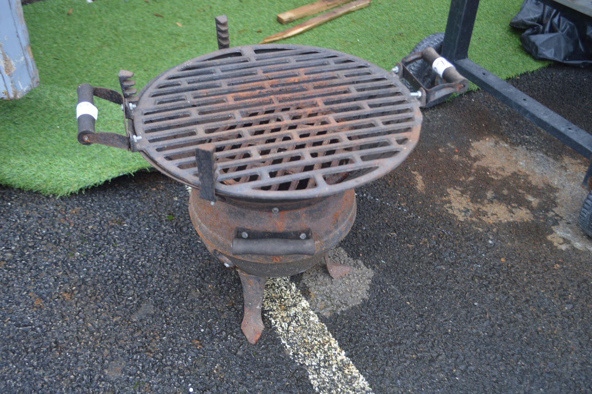 Cast Iron Pot Barbecue Grill