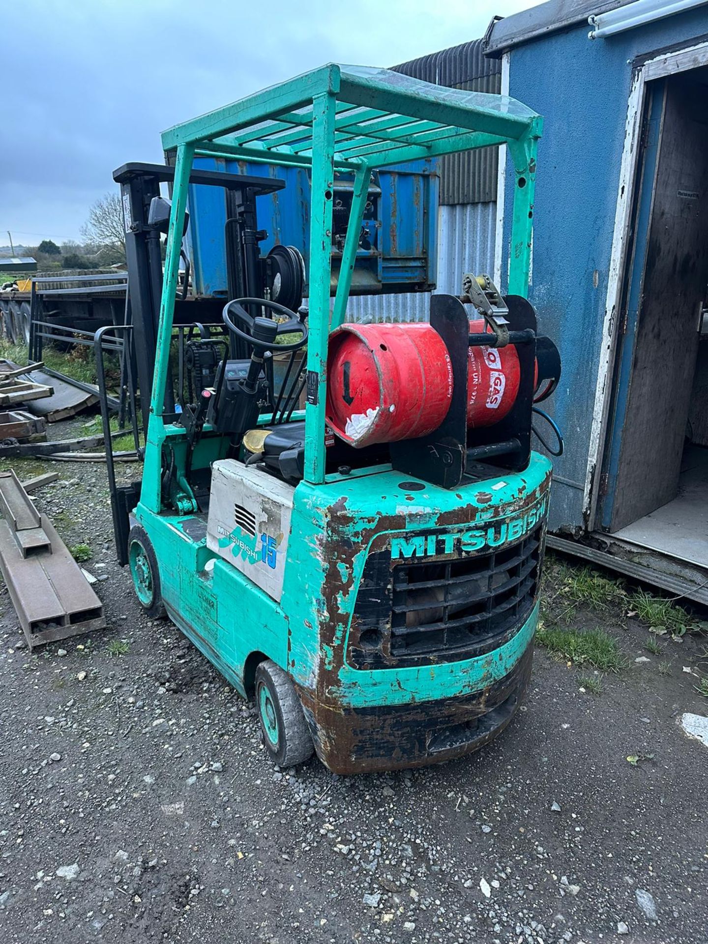*Mitsubishi FGC15 Gas forklift - container spec, side shift. Full working order - Located at Unit 4,