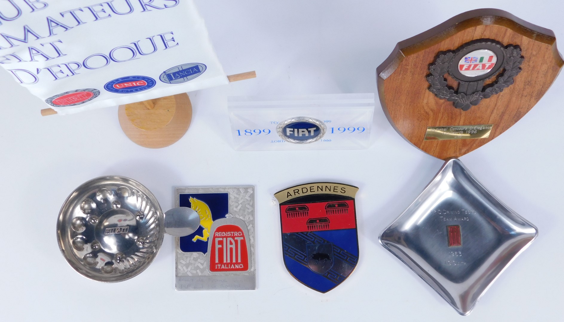 A collection of Fiat collectables, comprising a Fiat ashtray, a Fiat 1899-1999 paperweight, and a Cl - Image 4 of 4