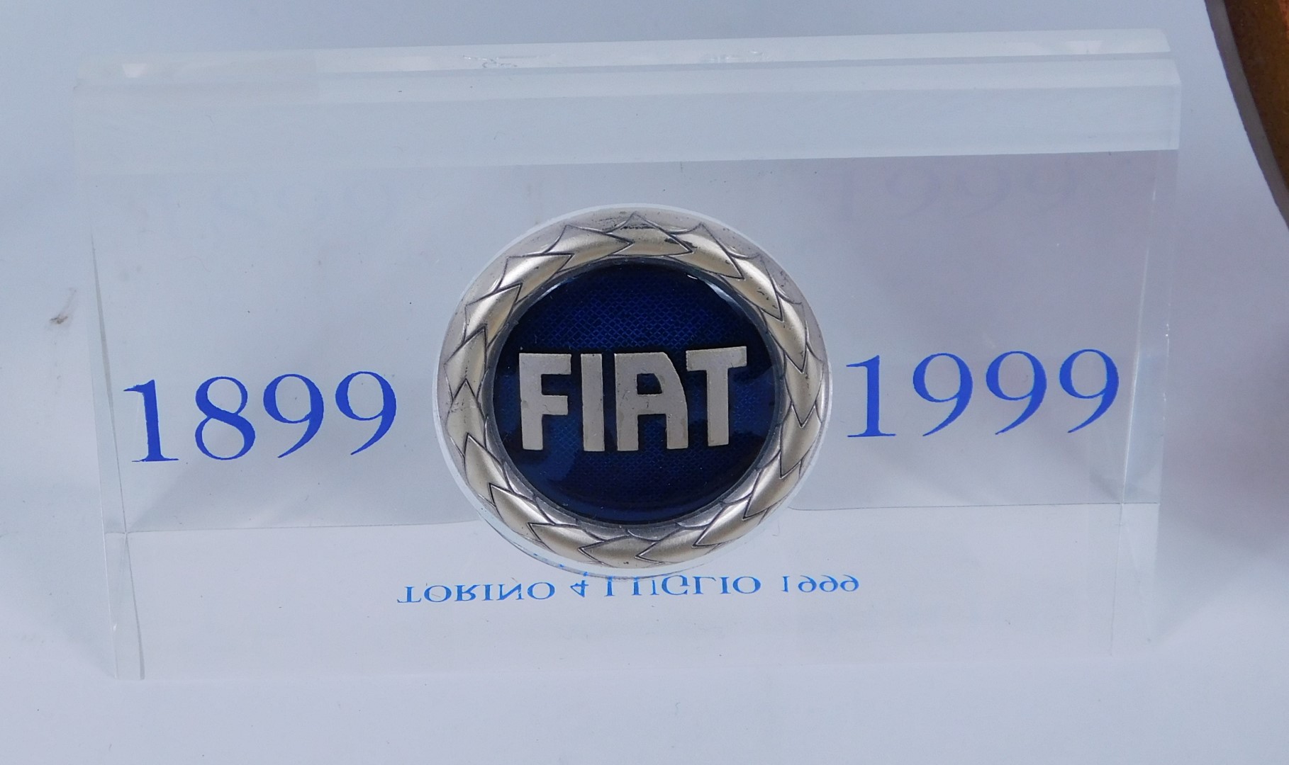 A collection of Fiat collectables, comprising a Fiat ashtray, a Fiat 1899-1999 paperweight, and a Cl - Image 3 of 4