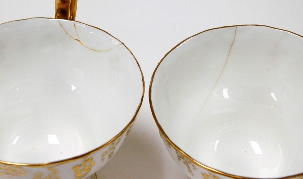 A Royal Crown Derby Vine pattern porcelain part tea service, comprising bread plate, cream jug, suga - Image 4 of 4