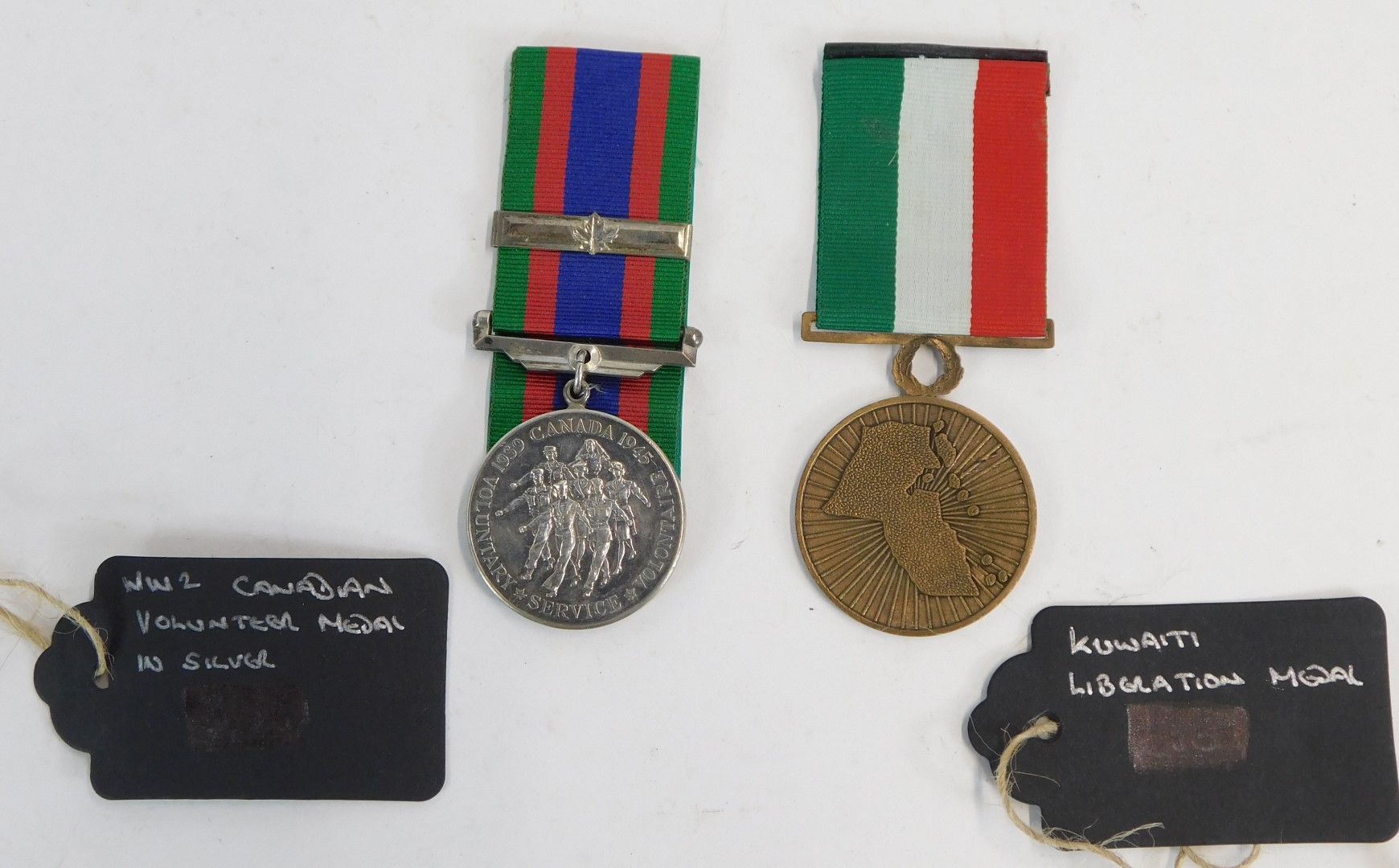A Kuwaiti Liberation medal, together with a WWII Canadian Volunteer Overseas medal. (2) NB. Lots 1 t - Image 4 of 4