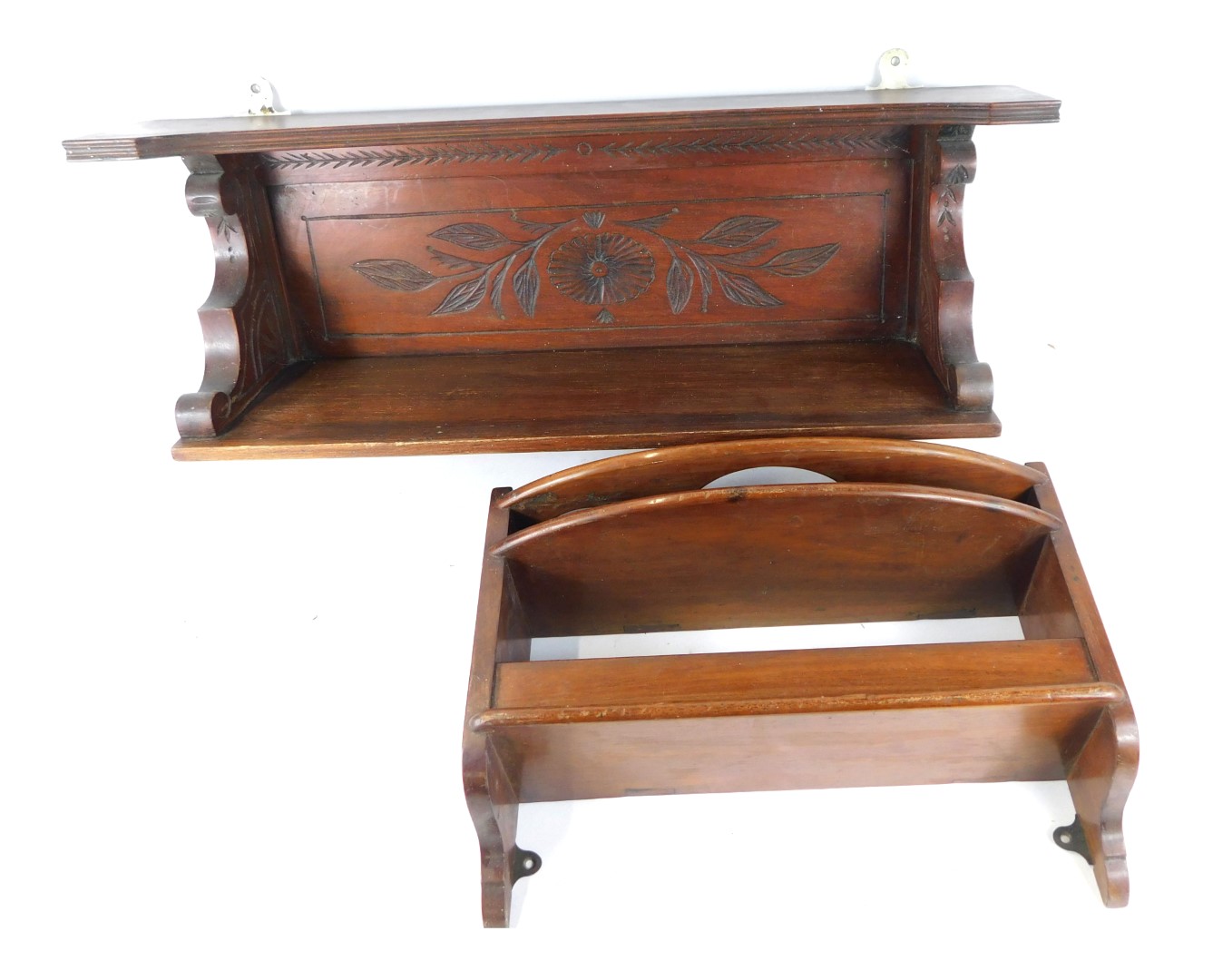 An early 20thC mahogany wall shelf, with three bottle recesses above a shelf, 28.5cm high, together