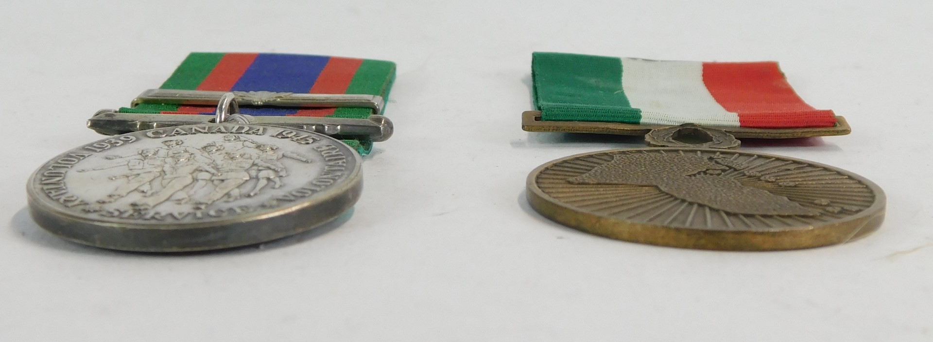 A Kuwaiti Liberation medal, together with a WWII Canadian Volunteer Overseas medal. (2) NB. Lots 1 t - Image 3 of 4