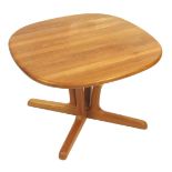 A Danish Glostrup Mobelfabrik teak circular coffee table, raised on four L shaped legs, 51cm high, 7