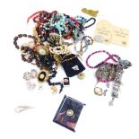 Costume jewellery and effects, comprising beaded necklaces, compacts, brooches, etc. (1 box)