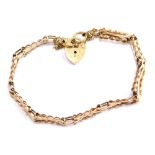 A 9ct gold bracelet, with heart shaped clasp, 14cm long, 5.3g.