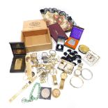 Various jewellery, costume jewellery and effects, a Seiko quartz gentleman's wristwatch, with 3cm di
