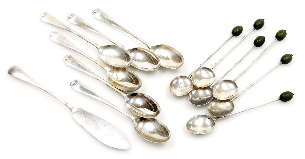 A group of small silver, comprising a set of six Edward VII Rat-tail pattern coffee spoons, London 1