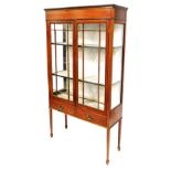 An Edwardian mahogany display cabinet, with inlaid decoration, having three shelves with silk lining