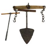 A vintage cast iron and wooden handled dyke spade, 87cm high, together with a pole ring auger bit, 7