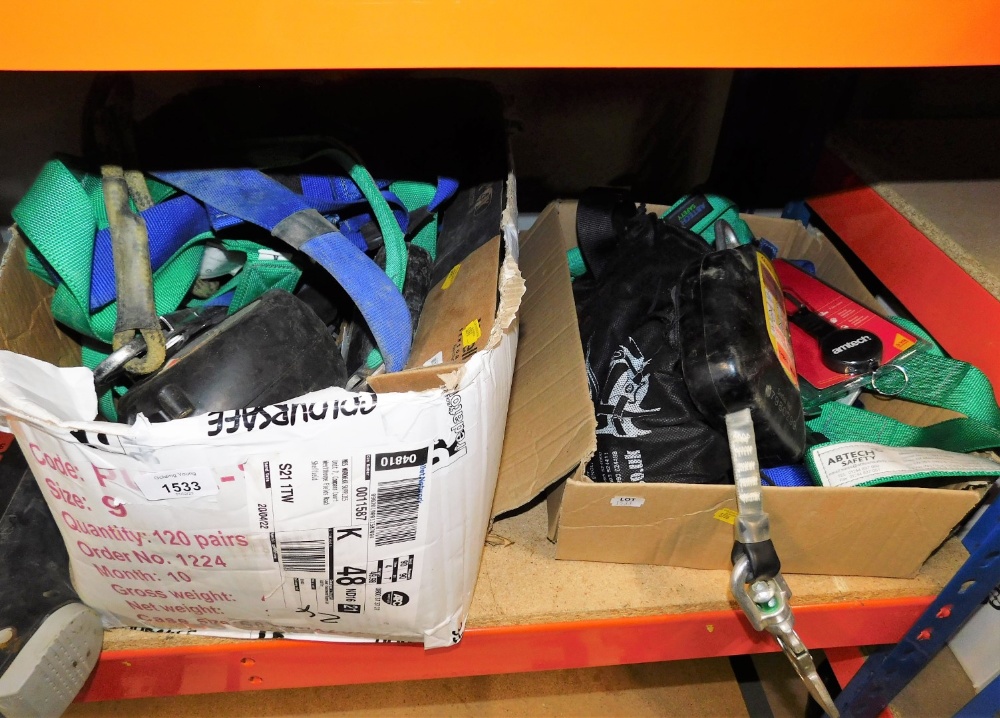 Various winches, safety harnesses, etc. (2 boxes) Note: VAT is payable on the hammer price of this