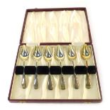 A set of six Elizabeth II silver grapefruit spoons, cased, Sheffield 1987, 5.26oz, boxed.