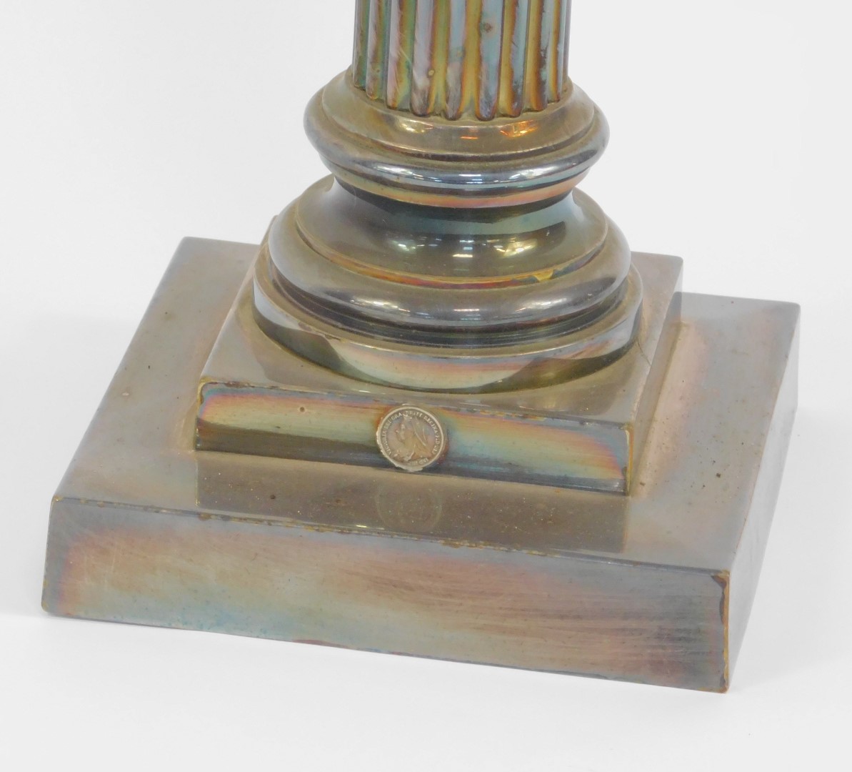 A Victorian silver plated Corinthian column oil lamp, with a clear glass reservoir and white glass s - Image 3 of 4