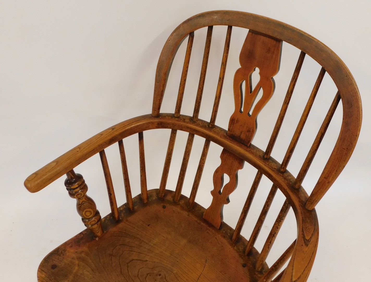 A 19thC beech oak and elm Windsor chair, with a pierced splat back, solid saddle seat raised on turn - Image 2 of 2