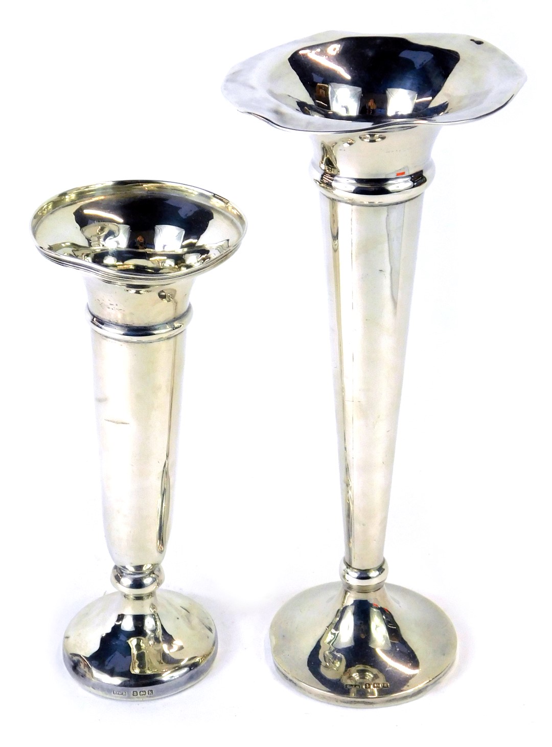 Two Edward VII silver stem vases, one with a fluted, the other with a moulded top, Birmingham 1909,