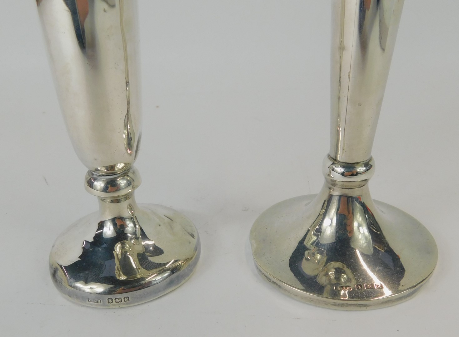 Two Edward VII silver stem vases, one with a fluted, the other with a moulded top, Birmingham 1909, - Image 2 of 2