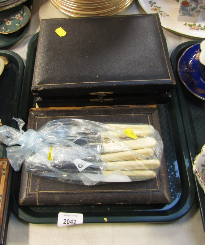 Cased silver plated cutlery, Elkington Liverpool teaspoons and sugar nips, cased fish knives and for