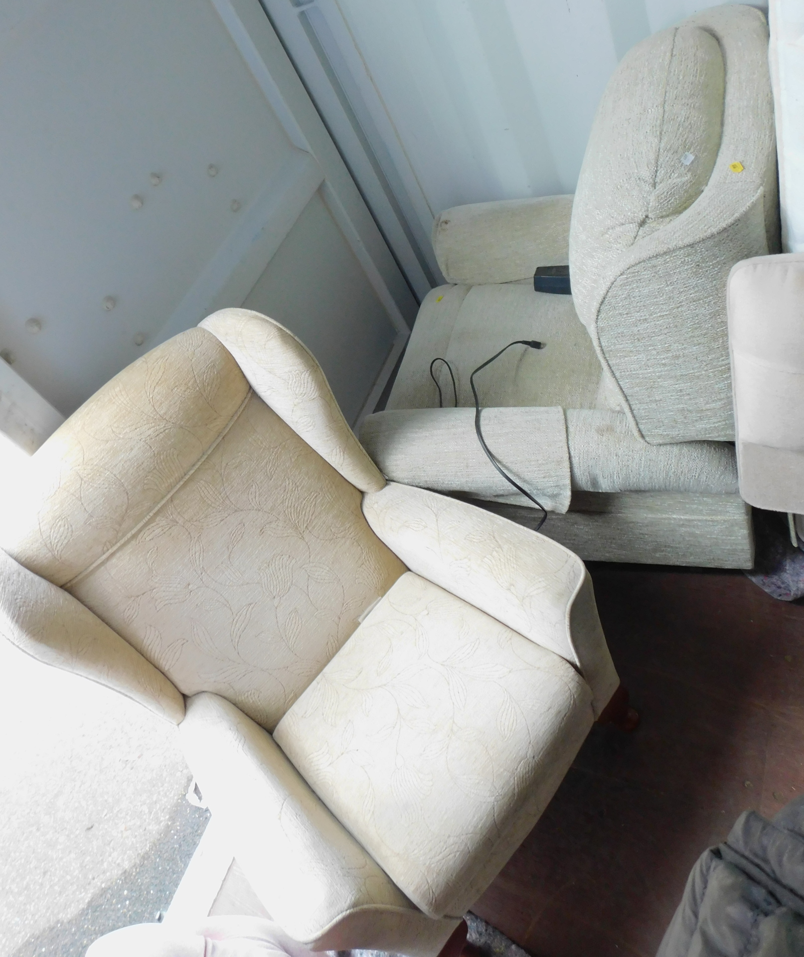 A cream reclining chair and an armchair. (2)