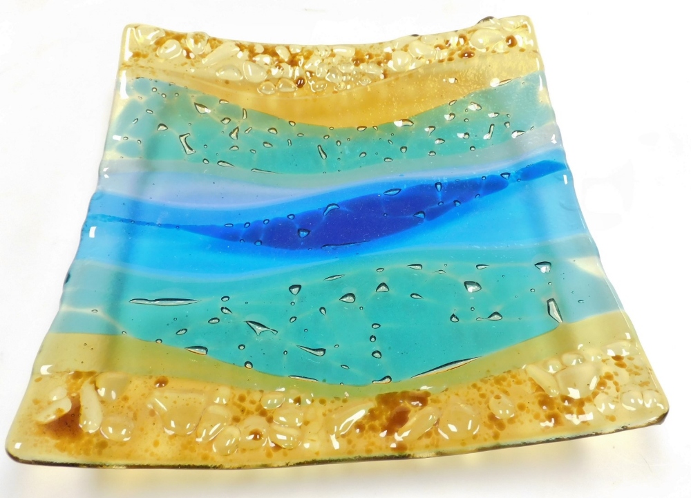 A Jo Downs hand made glass dish, of square form, decorated with flashes of amber, green, and blue gl - Bild 2 aus 2