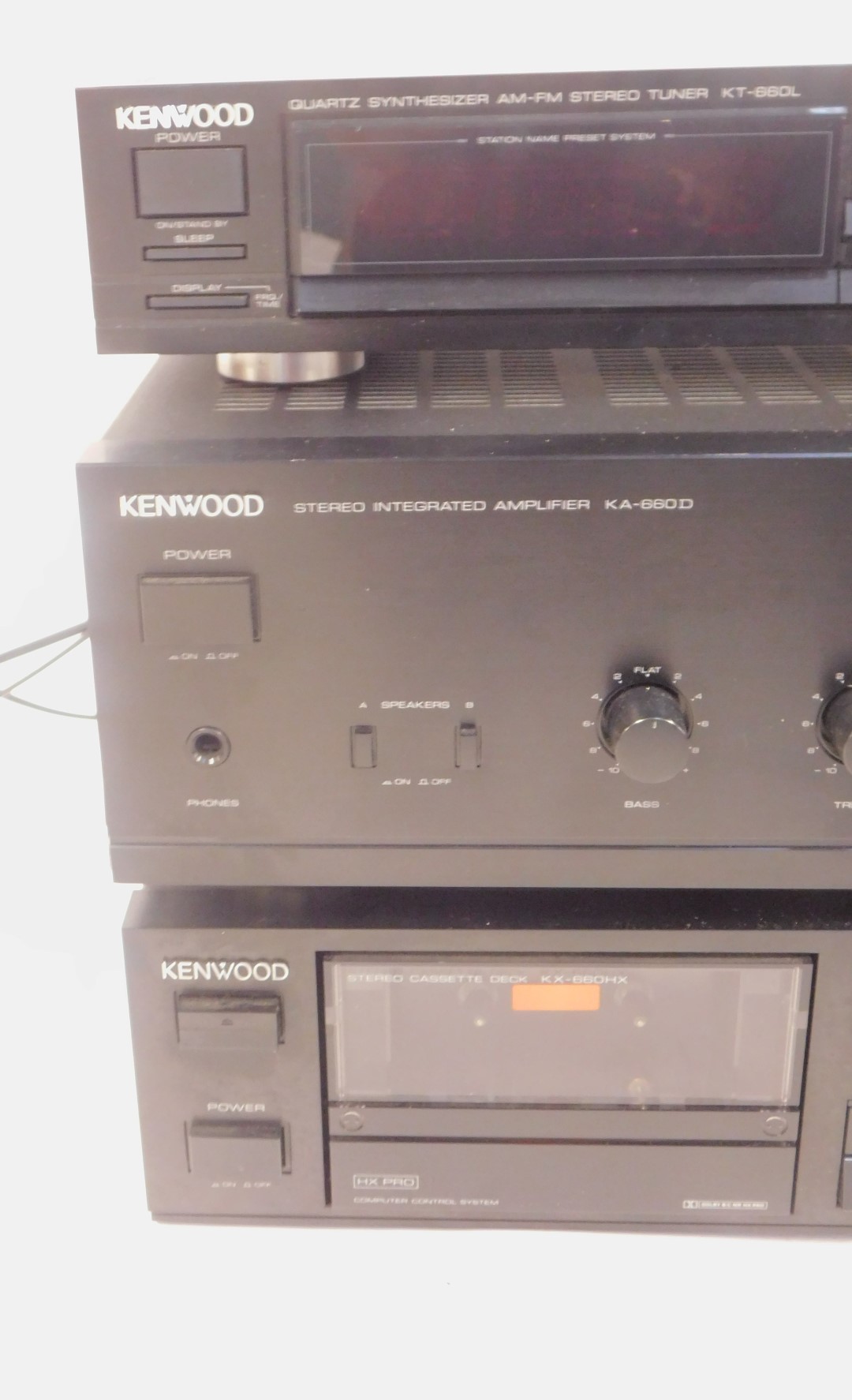 HI-Fi equipment, comprising a Kenwood Quartz synthesizer AM-FM Stereo tuner KT-660L, a Kenwood Stere - Image 2 of 3