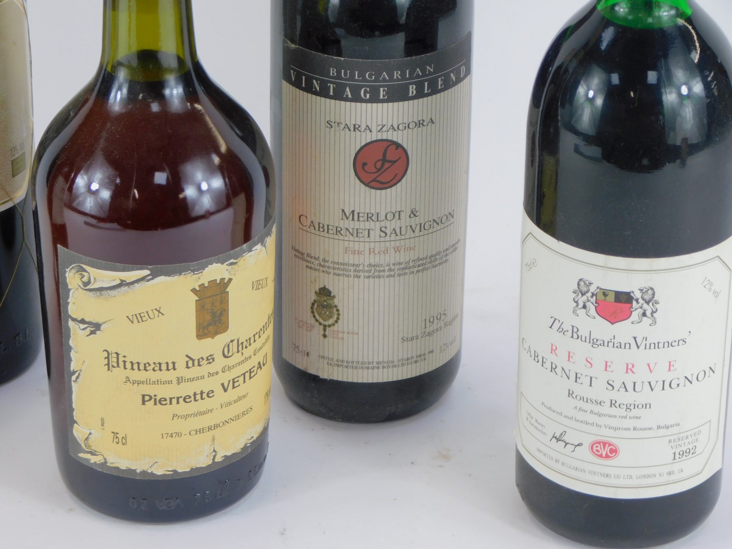 Five bottles of red wine, comprising a Clos de Ramage 1994, a Bulgarian Vintners Cabernet Sauvignon - Image 3 of 3