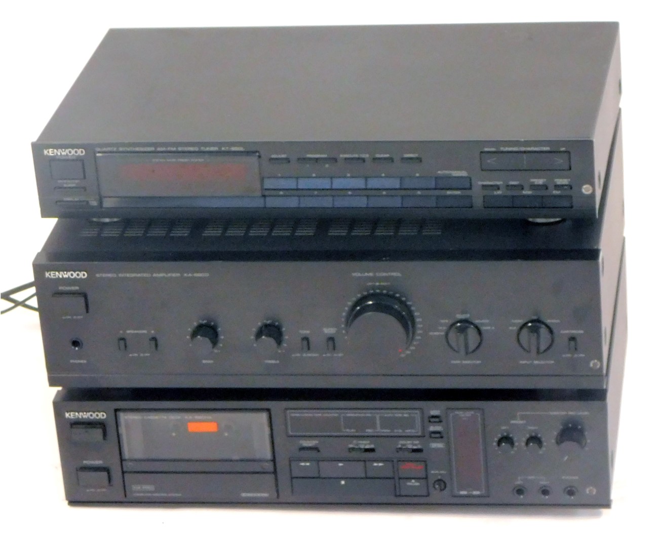 HI-Fi equipment, comprising a Kenwood Quartz synthesizer AM-FM Stereo tuner KT-660L, a Kenwood Stere