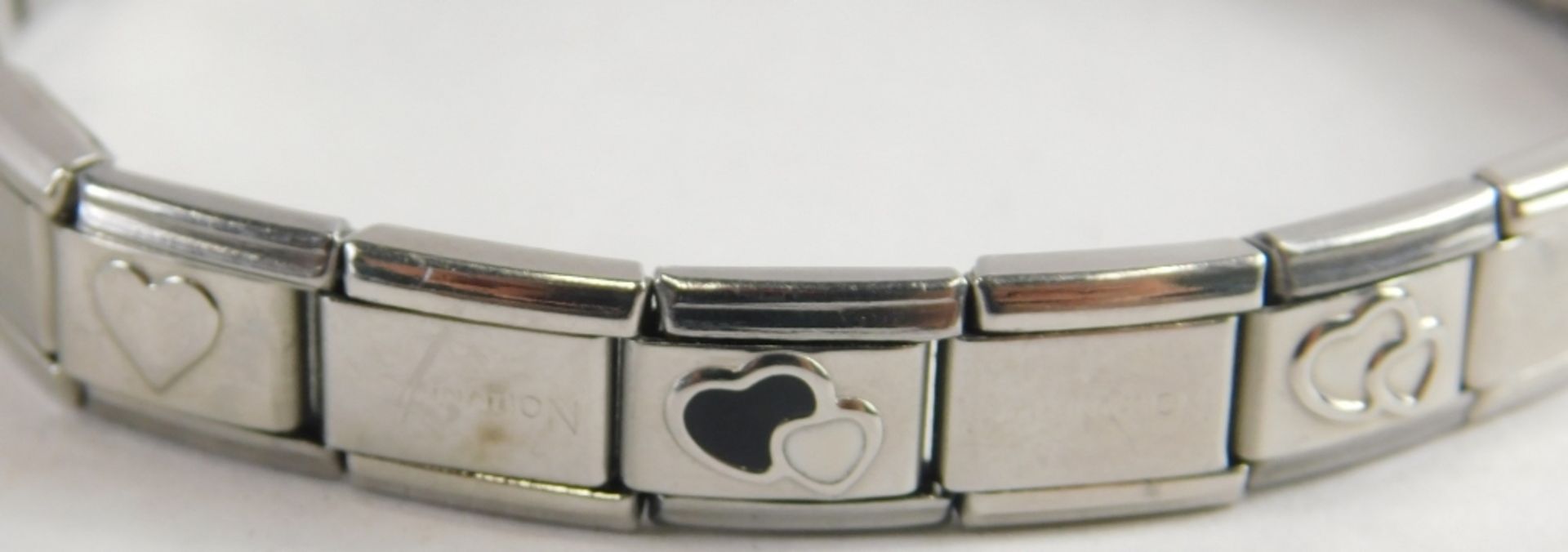 A silver signet ring, size P, pierced band, textured silver band, heart shaped locket, attached to s - Image 4 of 7