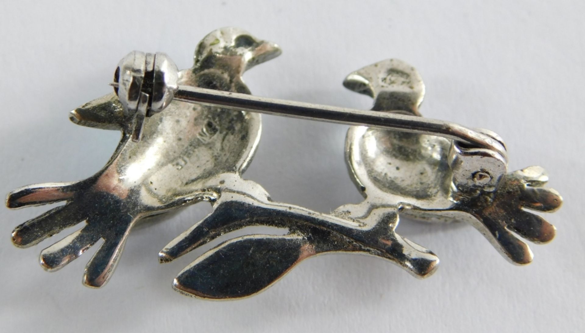 A costume jewellery bar brooch, formed as two birds, with enamel decoration, with marcasite wings an - Image 2 of 2