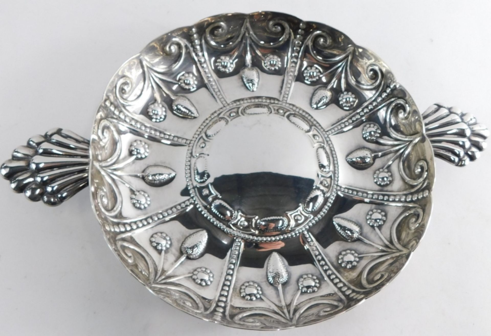 An Edward VII silver dish, by Wakeley and Wheeler, repousse decorated with panels of flowers, with a - Image 3 of 6